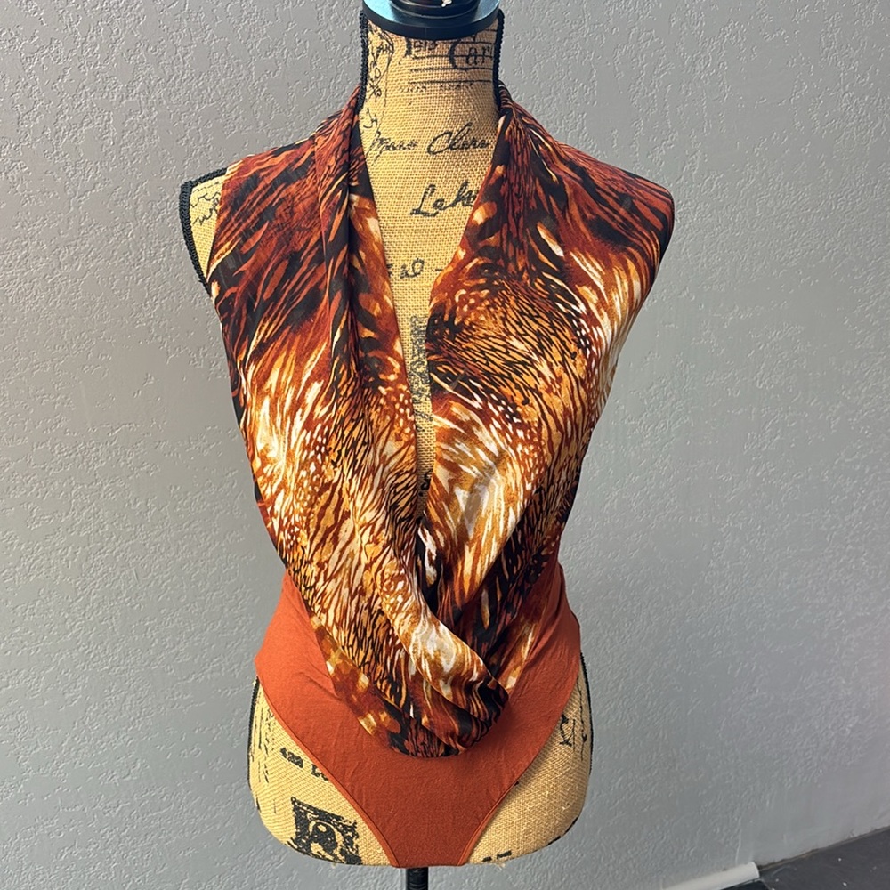 Bebe animal print bodysuit size small super cute, Animal print